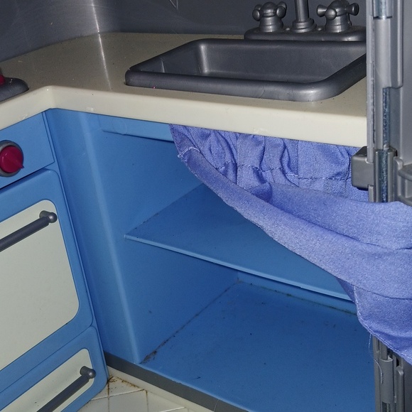 Our Generation "R.V. Seeing You" Camper - Picture 5 of 14